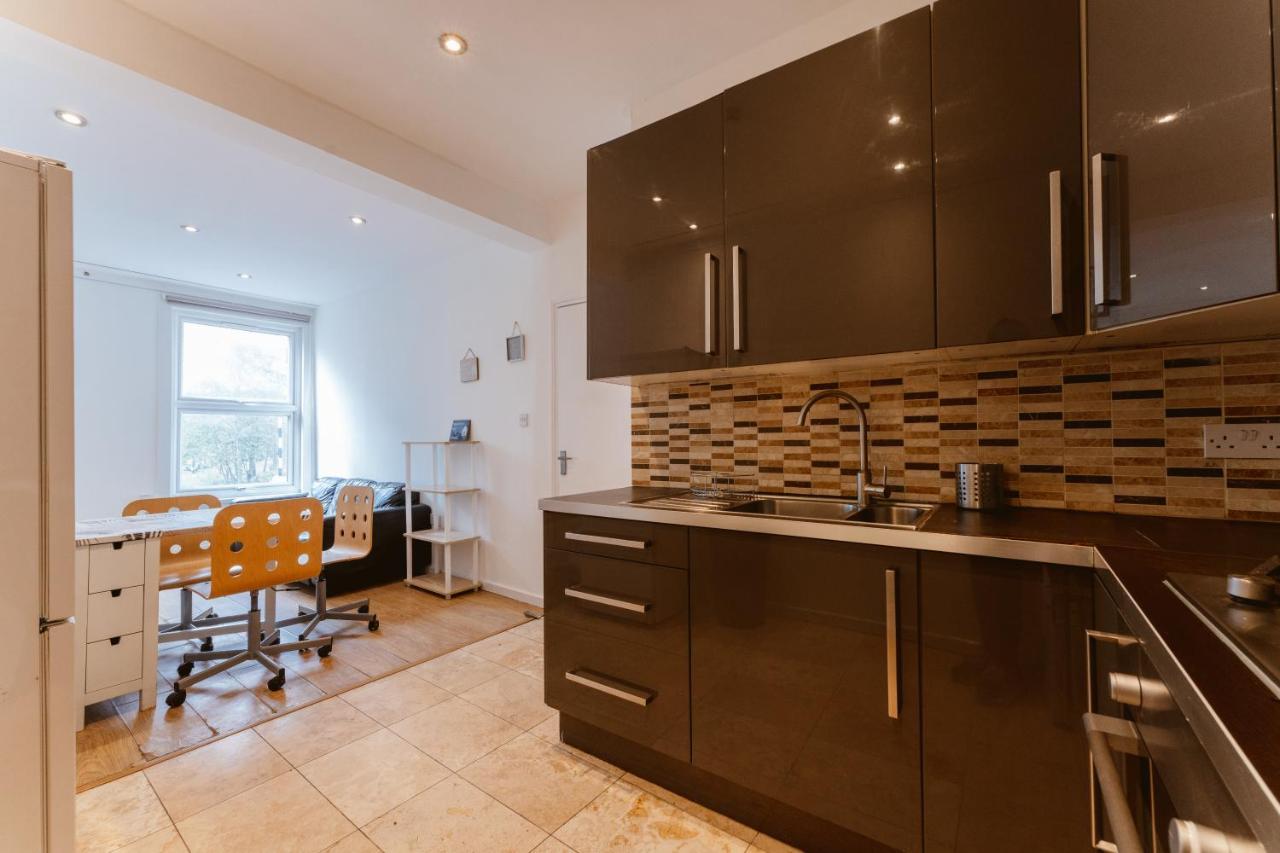 Mile End Double Rooms 27 Guest House Londres Exterior foto